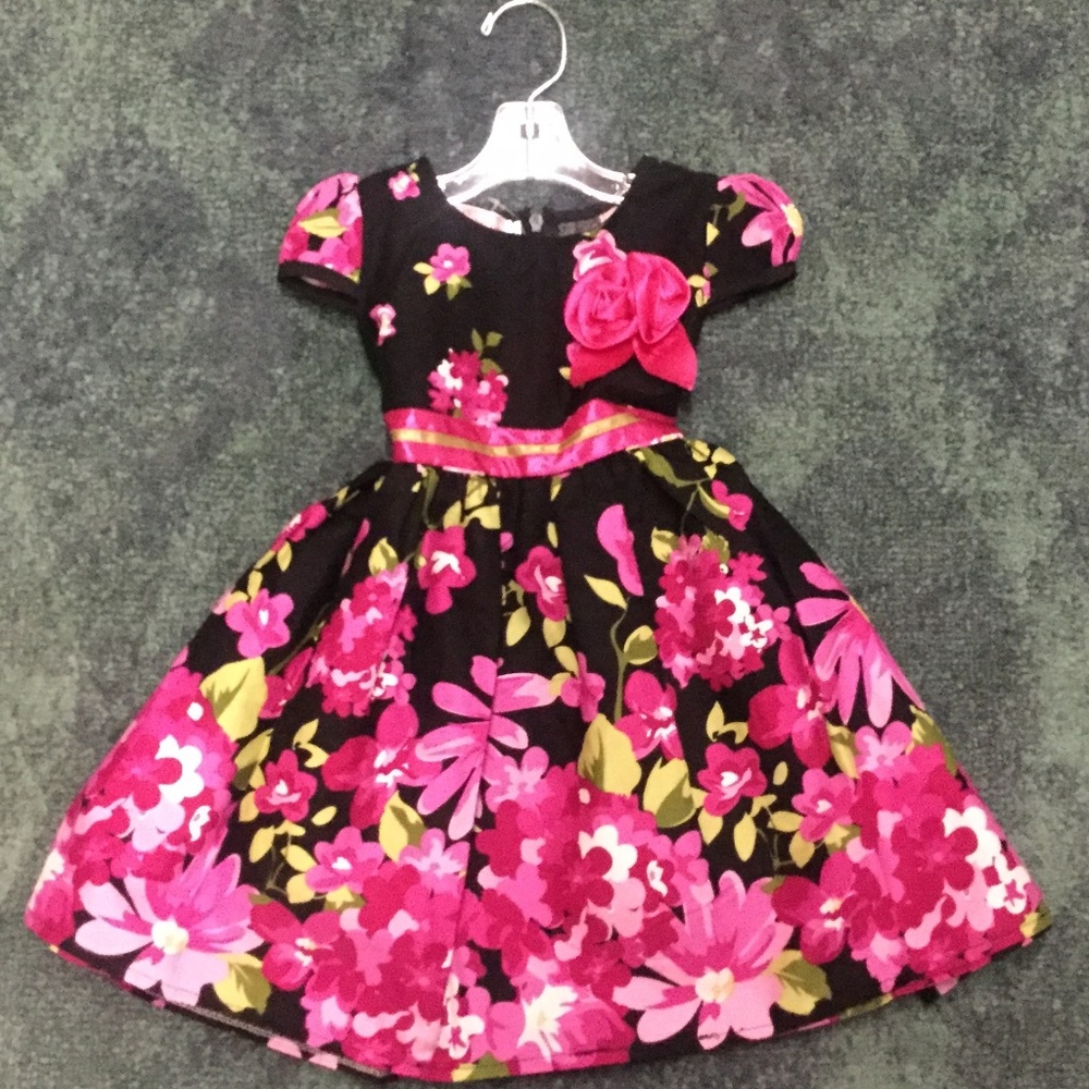 NEW - Girls dress